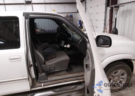 2004 Toyota Tundra Limited V8 z USA, uszkodzony, nr VIN 5TBRT38164S448428